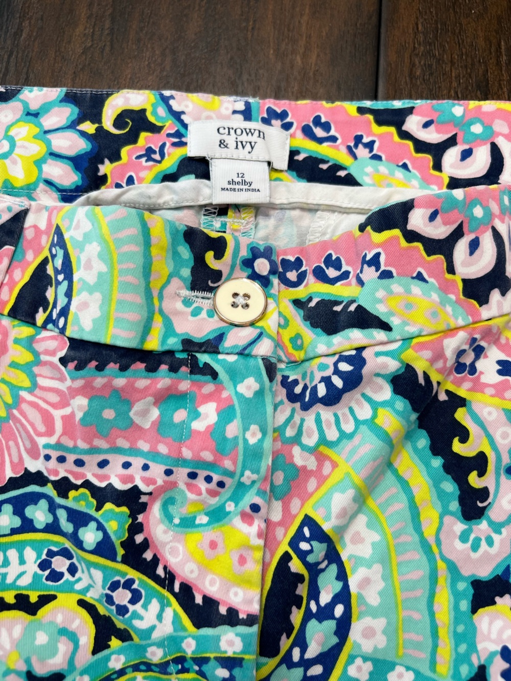 Crown & Ivy Shelby Women’s Size 12 Scalloped Hem Vibrant Paisley Shorts Pockets - Picture 6 of 8